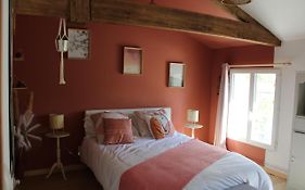 Chambre terracotta à la campagne